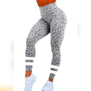 Nwot Leggings 🩶🤍🩶🤍